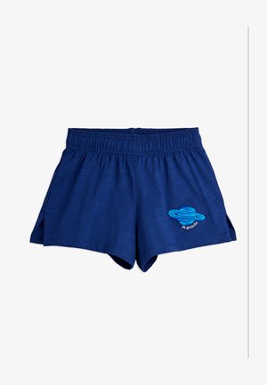 Marineblå shorts med elastisk midje, sidesplitter og en liten blå planetbrodering på høyre fremre ben.