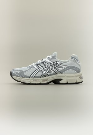 ASICS SportStyle, GEL STRATUS UNISEX - Маратонки - glacier grey/pure silver-coloured
