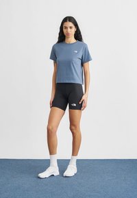 The North Face ESSENTIAL SIMPLE DOME CUTIE TEE - Navadna majica - granite grey
