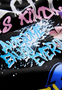 Next LONGLINE STANDARD - Felpa con cappuccio - black graffiti printed