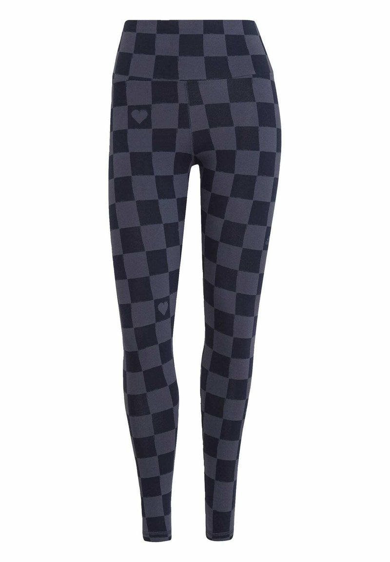 Schwarz und dunkelgrau kariertes Leggings mit hohem Taillenbund. Der Stoff ist glatt mit einem leichten Glanz und hat ein kleines Herzdesign auf dem Oberschenkel.