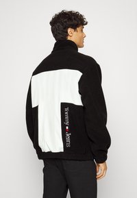 Tommy Jeans FABRIC MIX JACKET - Lehká bunda - black/multi