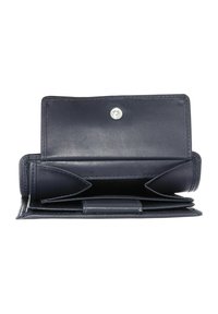 Portefeuille en cuir bleu foncé ouvert, montrant plusieurs compartiments et une fermeture à bouton-pression argentée.