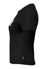 T-shirt en coton noir avec des manches courtes, forme ajustée, col rond et un logo blanc à l'avant. Étiquette visible sur le côté gauche inférieur.