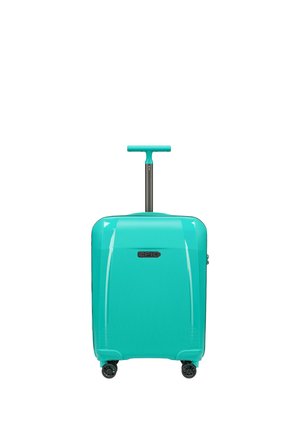 Valise rigide turquoise avec poignée extensible et quatre roues noires pivotantes, présentée en position verticale sur fond blanc.