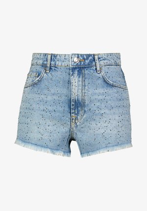 Short en jean bleu clair avec des clous argentés, des ourlets effilochés, un bouton devant, une fermeture éclair et un design cinq poches.