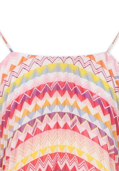 Haut sans manches multicolore présentant un motif en zigzag dans des teintes de rose, rouge, jaune et bleu, fabriqué dans un tissu léger.