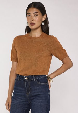 Maison 123, MAILLE AMANDA - T-shirt basic - ocre