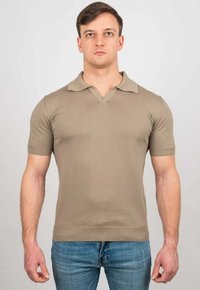 Niewybrane, taupe