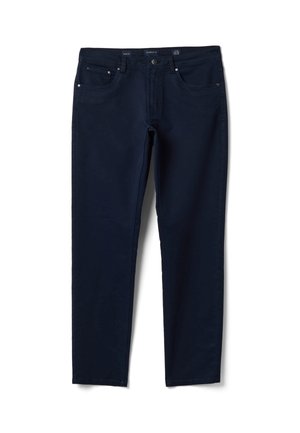 Dunkel marineblaue Slim-Fit-Jeans mit fünf Taschen, Knopfverschluss und Gürtelschlaufen, flach auf weißem Hintergrund gezeigt.