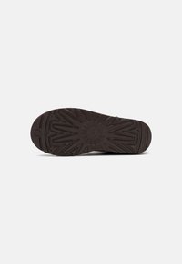 UGG CLASSIC MINI II - Vinterstøvler - burnt cedar
