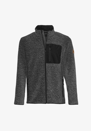Chaqueta de forro polar en gris oscuro con cremallera frontal, bolsillo en el pecho negro y bolsillos laterales. Presenta un alto cuello y una tela texturizada.