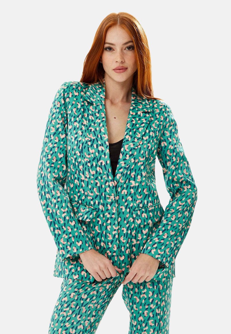 Green patterned blazer with abstract spots in pink and blue tones. Features a notched lapel and front pockets, made from lightweight fabric.