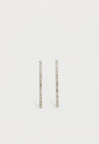 Ασημί γραμμικά σκουλαρίκια με μικρούς διαυγείς κρυστάλλους σε κατακόρυφη σειρά, που αναδεικνύουν τον κομψό και μινιμαλιστικό σχεδιασμό τους.