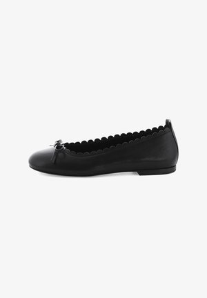 Ballerines noires en cuir lisse avec un bout arrondi, un bord festonné et un accent en nœud à l'avant. Design à semelle plate.