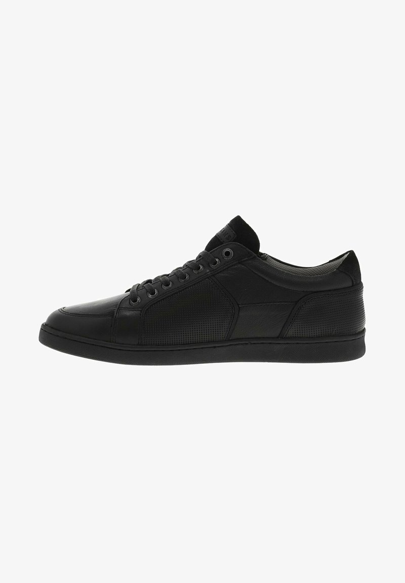 Des sneakers en cuir noir avec une finition lisse, un bout arrondi, un laçage à l'avant et des accents texturés sur les côtés. Semelle en caoutchouc et profil bas.