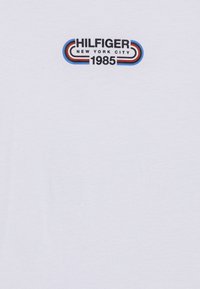 Tommy Hilfiger Triko s potiskem - white
