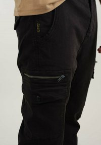 Deeluxe Original DANAKIL - Cargobroek - Black