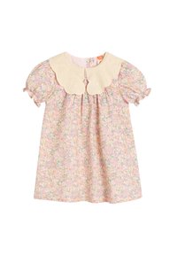 Vestido floral con mangas cortas abullonadas en rosa pastel, con un gran cuello de crema en forma de scallop y detalles bordados.