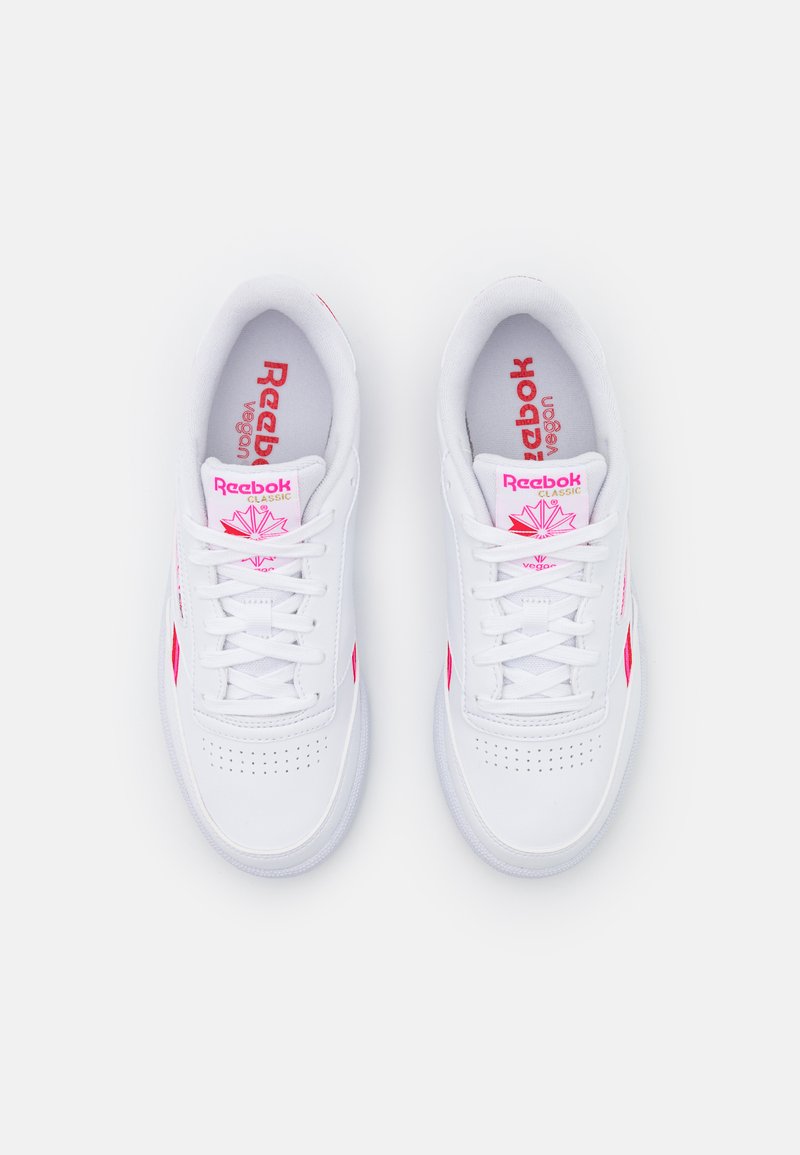 Damen Sneaker low | Reebok Classic CLUB C 85 VEGAN Sneaker low footwear white/atomic pink/vector red/weiß - UV82840 Damen Sneaker low | Reebok Classic CLUB C 85 VEGAN Sneaker low footwear white/atomic pink/vector red/weiß - UV82840