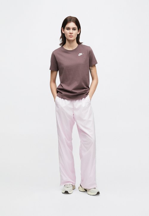 Nike T-Shirt 'Club Essential' — foto 3
