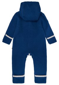 Blauwe fleeceslaapoverall met een capuchon, voorzien van witte reflecterende banden op de mouwen en manchetten, met een zachte textuur en praktisch ontwerp.