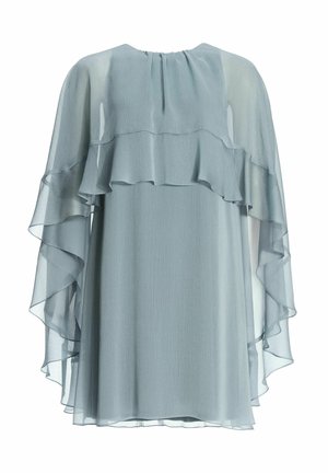 Robe en chiffon bleu clair avec volants superposés, col montant et manches transparentes. Texture douce avec une coupe fluide.