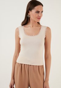 LELA Slim Fit - Top - stone colored