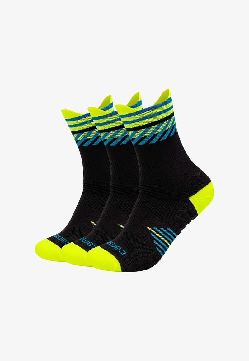 Trois chaussettes de sport noires avec des orteils, talons, bords en néon jaune et des rayures géométriques bleues sur les parties supérieures et latérales.