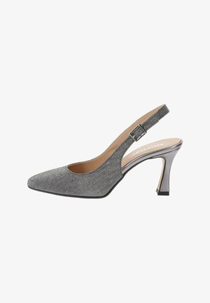 Szare, teksturowane buty slingback z wysmuklonym noskiem, regulowanym zapięciem i wąskim, metalicznym obcasem. Wewnątrz mają gładkie wykończenie.