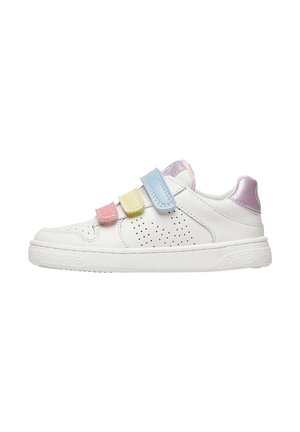 Sneakers sintetici bianchi con dettagli perforati, dotati di cinturini regolabili in rosa, giallo e blu. Suola testurizzata per una migliore aderenza.