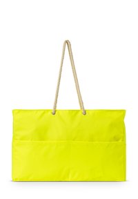 Große Tragetasche aus leuchtend gelbem Stoff, mit einem geflochtenen Seilgriff und zwei Außentaschen. Glatte Textur und rechteckige Form.