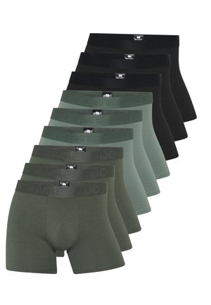 Sæt af otte herreboxershorts i forskellige nuancer af grøn og sort. Fremstillet af blødt stof, med elastiske waistband med prægede logoer.