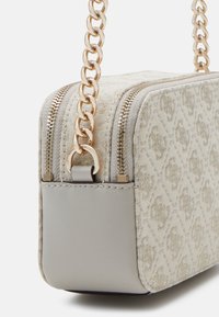 Guess IZZY CAMERA BAG - Borsa a tracolla - dove