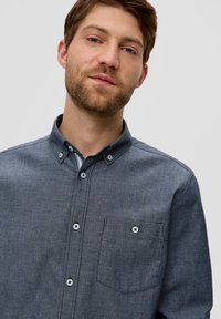 s.Oliver MIT AUFGESETZTER BRUSTTASCHE - Overhemd - navy