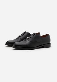 Jonak Derbies - black