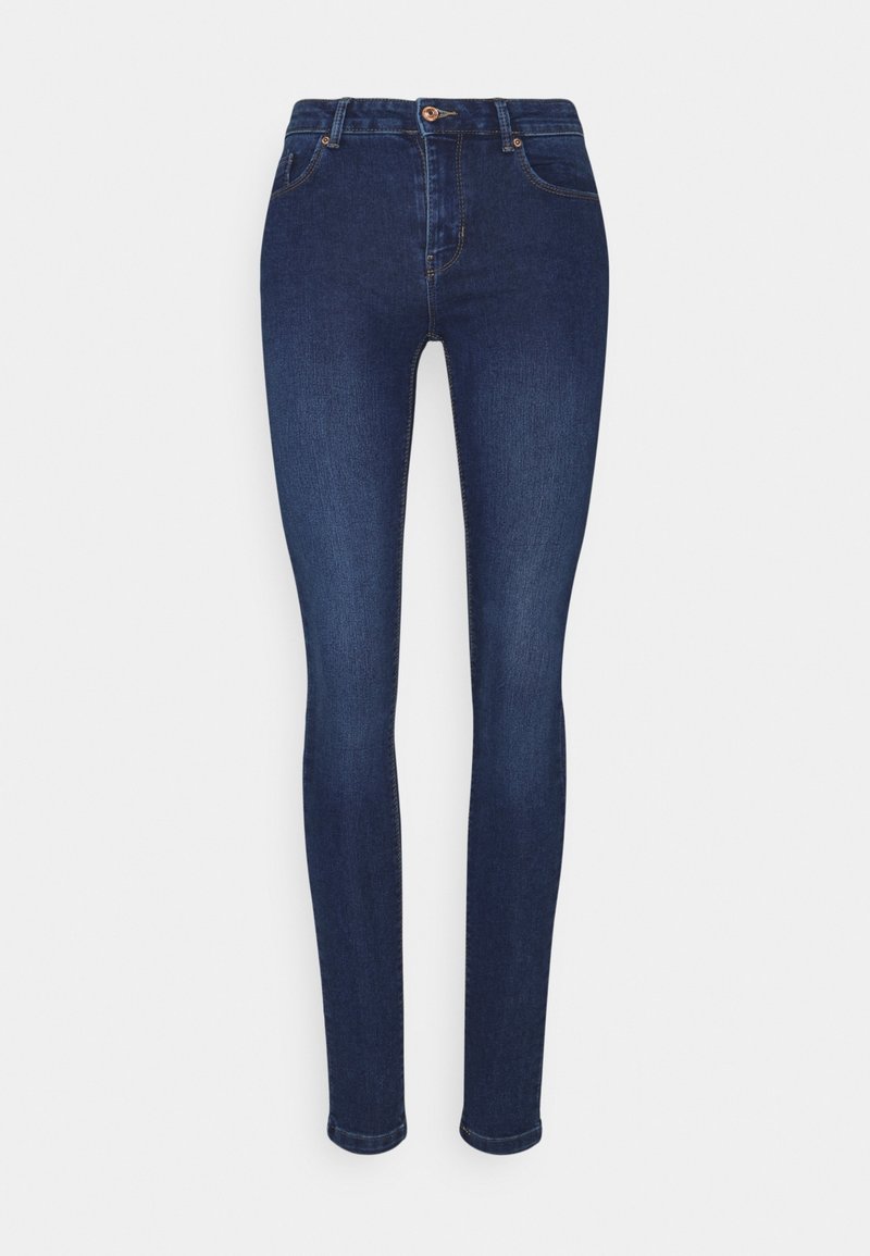 Jean skinny bleu foncé avec bouton et fermeture éclair à l'avant, passants de ceinture et poches avant standard, présenté sur un fond blanc uni.