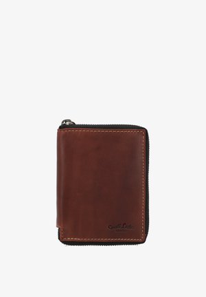 Braune Lederbörse mit sichtbaren Nähten und Reißverschluss, geprägt mit „Gusti Leder studio“ in der unteren rechten Ecke.