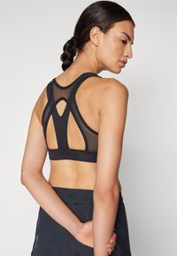 Salomon CROSS RUN BRA  - Športni modrček z močno podporo - deep black