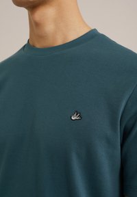 WE Fashion THE ULTRA SOFT - Jednoduché tričko - blue