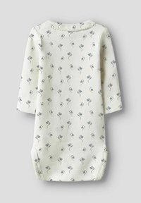 Hvit langermet bodysuit med et delikat blomstermønster i blå toner. Har heklet halslinning og trykknapper nederst.