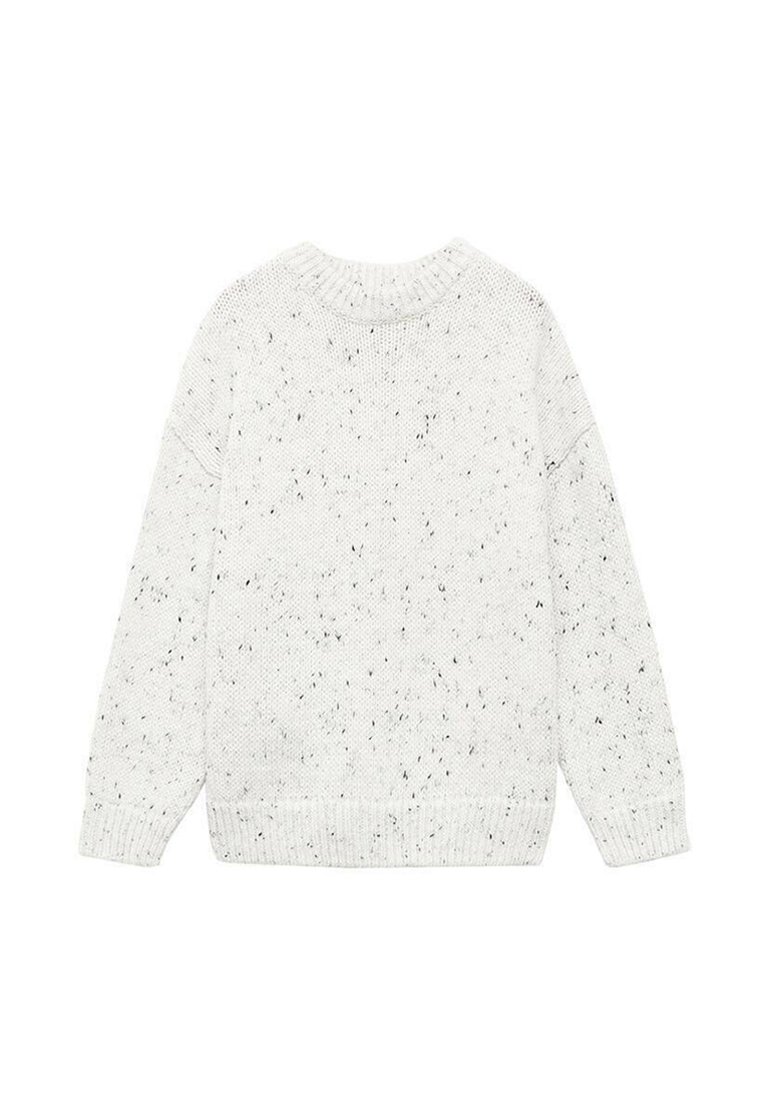 Maglione bianco lavorato a maglia con un motivo testurizzato, caratterizzato da un collo rotondo e un design a spalla cadente. Polsini e orlo a coste.
