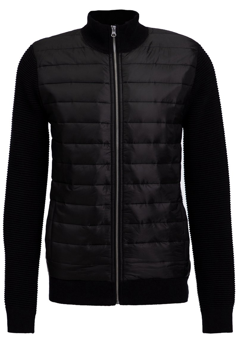 Svart zip-up jacka med kviltad front och ribbade ärmar. Hög krage, texturerad tyg och slät yta fram.