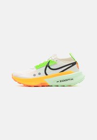 Selected, summit white/black/laser orange/total orange/vapor green