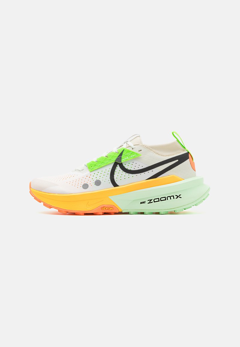 Nike Performance ZOOMX ZEGAMA 2 - Chaussures de running - summit white/black/laser orange/total orange/vapor green