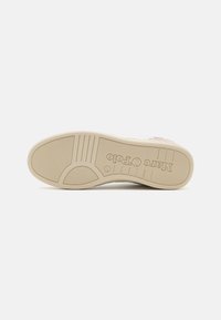 Marc O'Polo VIOLETA - Sneakers low - chalky sand/white