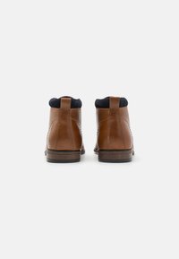 Pier One LEATHER - Stivaletti stringati - brown
