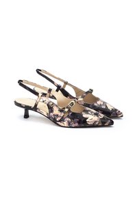 Zapatos de tacón tipo slingback con un diseño floral, punta afilada, patrón floral en negro y rosa, pequeño tacón cuadrado y detalle de hebilla lateral en las correas.
