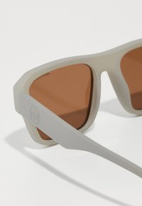 Armani Exchange Sunglasses - matte opal grey