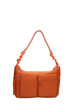 Sac à épaule orange avec deux poches zippées à l'avant et une sangle tressée, réalisé en tissu texturé.